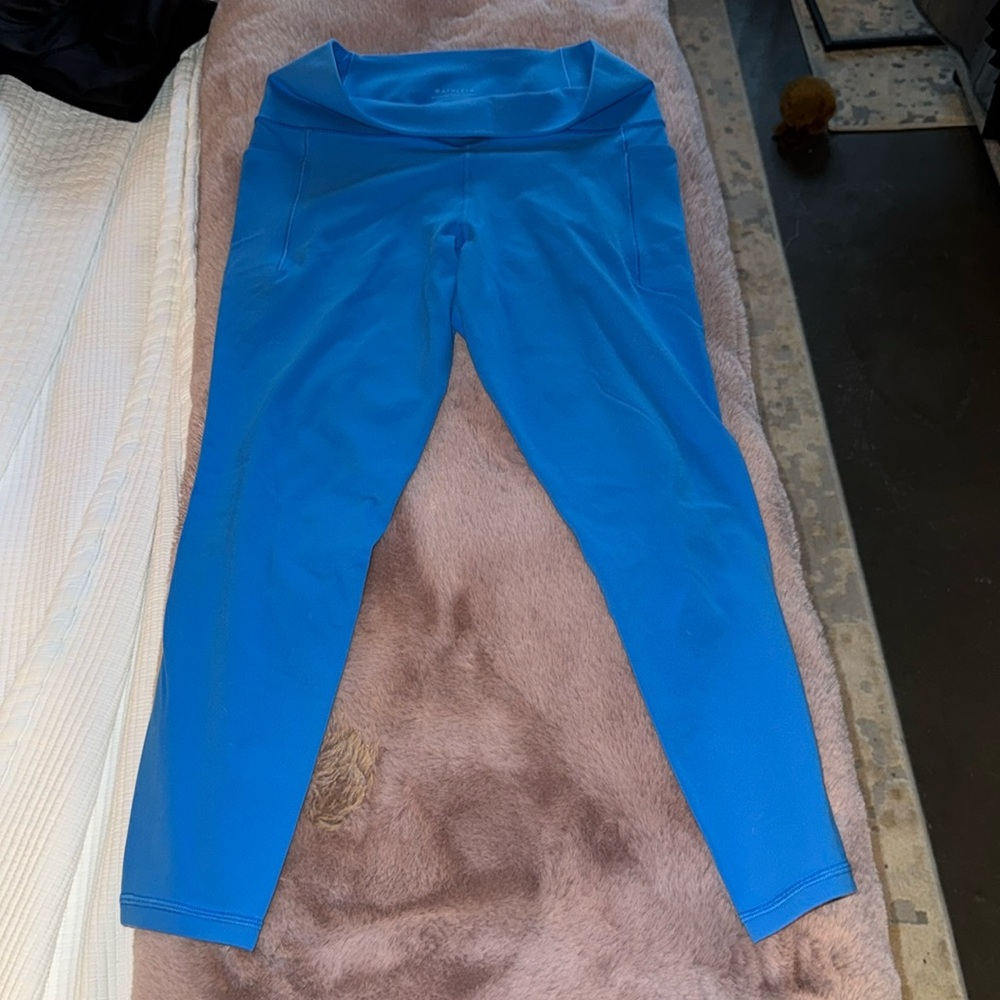 Athleta Bright Blue Salutation Stash 7/8 Tight M